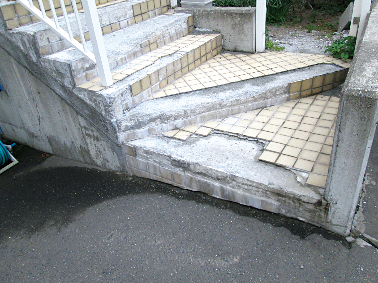 雪解けでコンクリートが破損 補修にベストなタイミングは 暮らしの知恵袋 札幌ニップロ株式会社