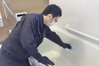 浴室清掃もお任せください！お風呂場の鏡の曇りや頑固な水垢汚れなども相談を