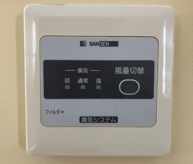 サンデン製品(CEV-402E)リモコン